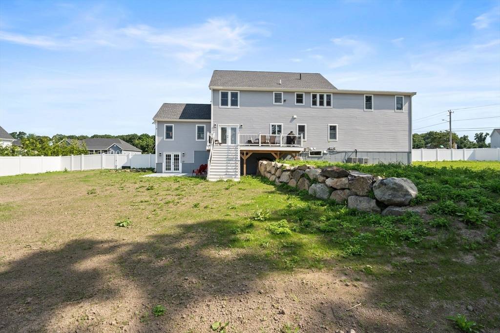 Seekonk, MA 02771,2 Rose Ann Ct