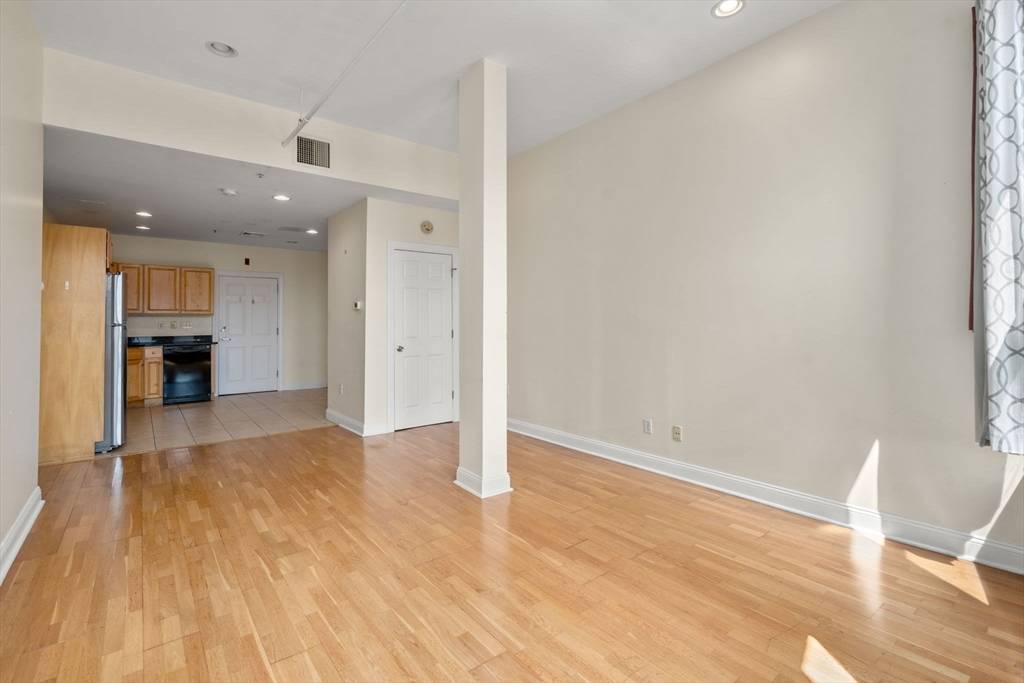 Lynn, MA 01902,7 Central  Sq #203