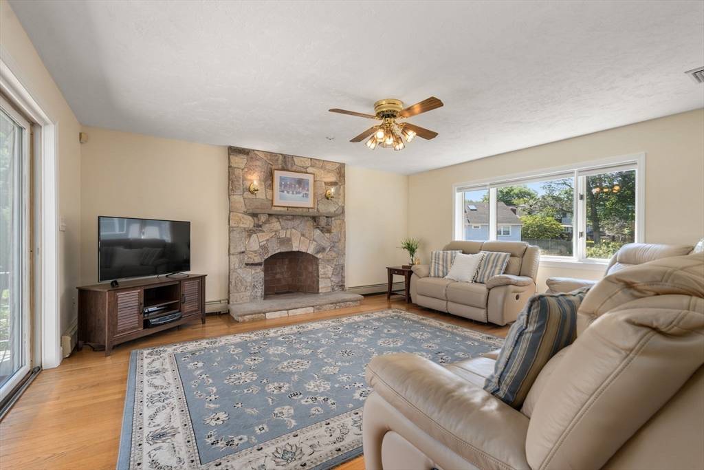 6 Gavin Cir Stoneham, MA 02180