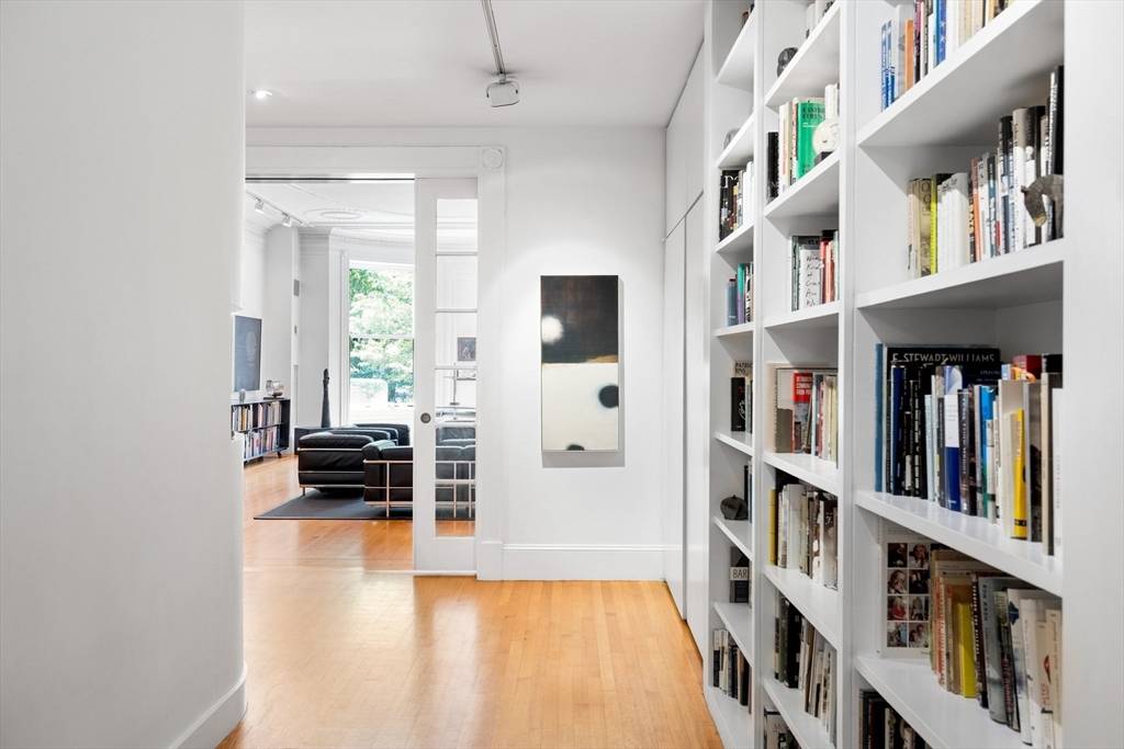 Boston, MA 02116,175 Commonwealth Avenue #B