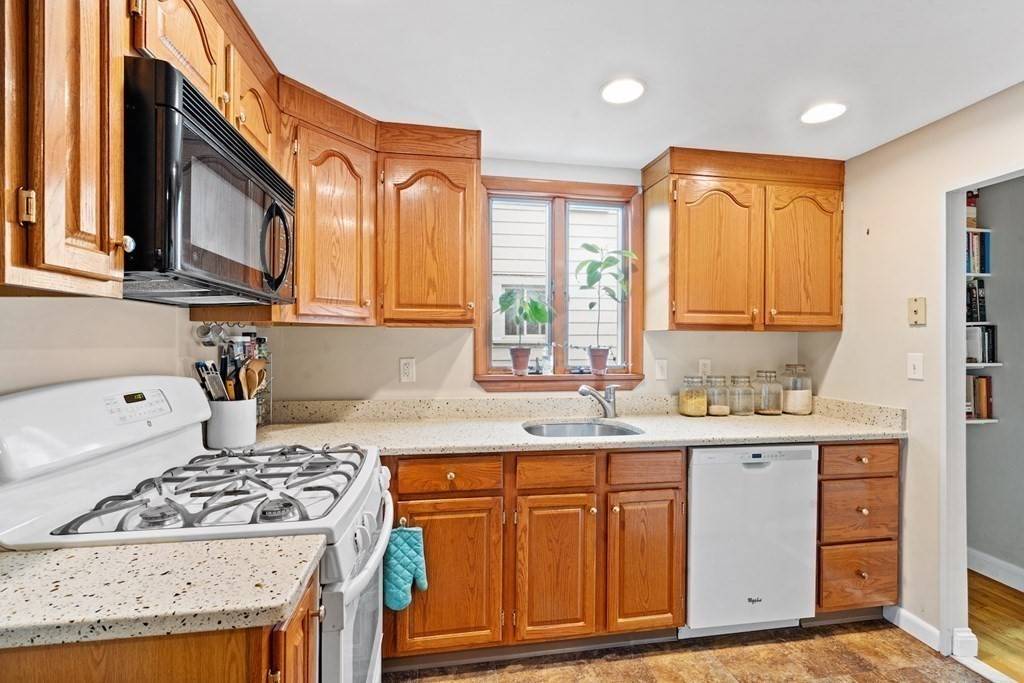 Malden, MA 02148,51 Fairlawn St #51
