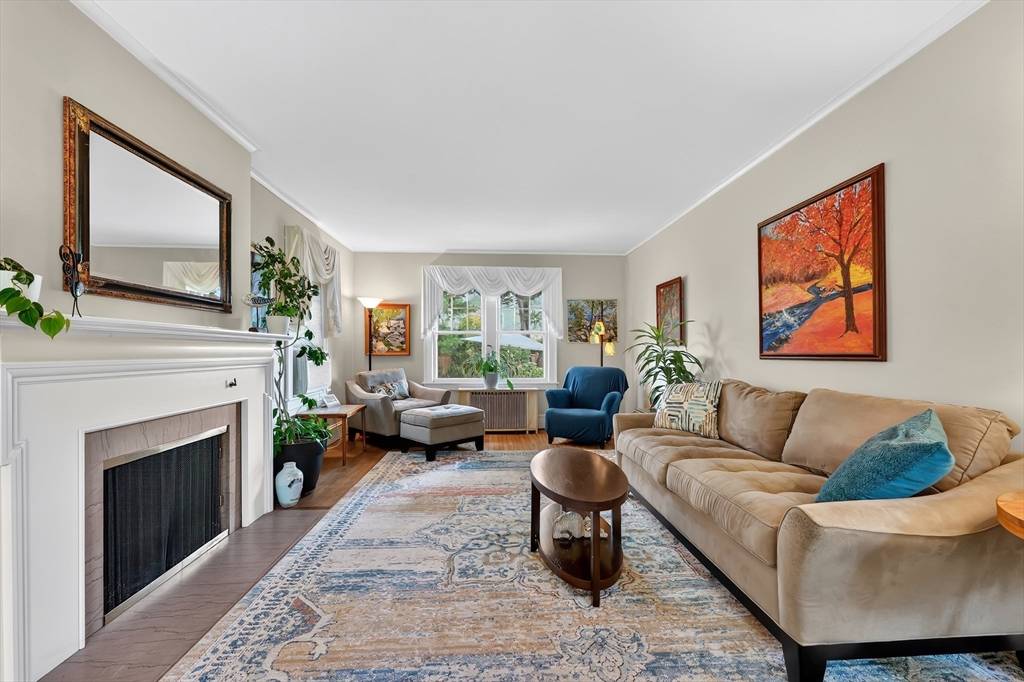 39 Bronson Ter Springfield, MA 01108