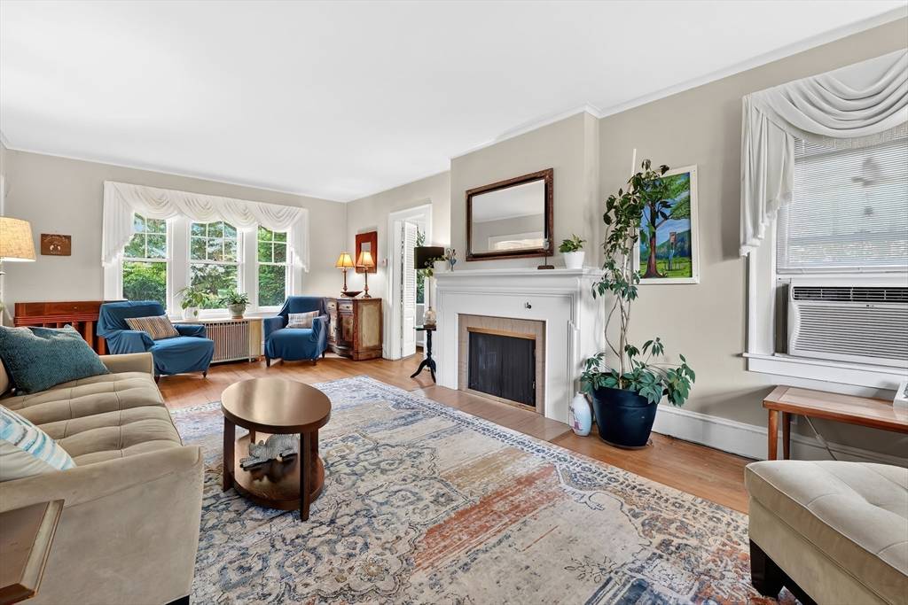 39 Bronson Ter Springfield, MA 01108