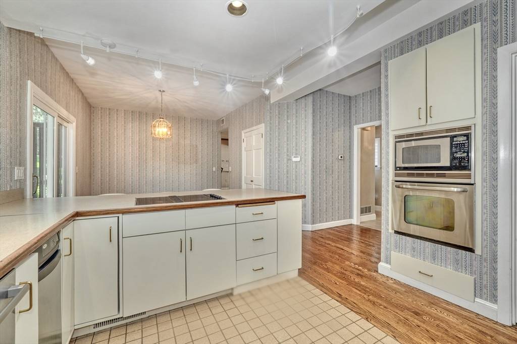 4 Aricia Ln Winchester, MA 01890