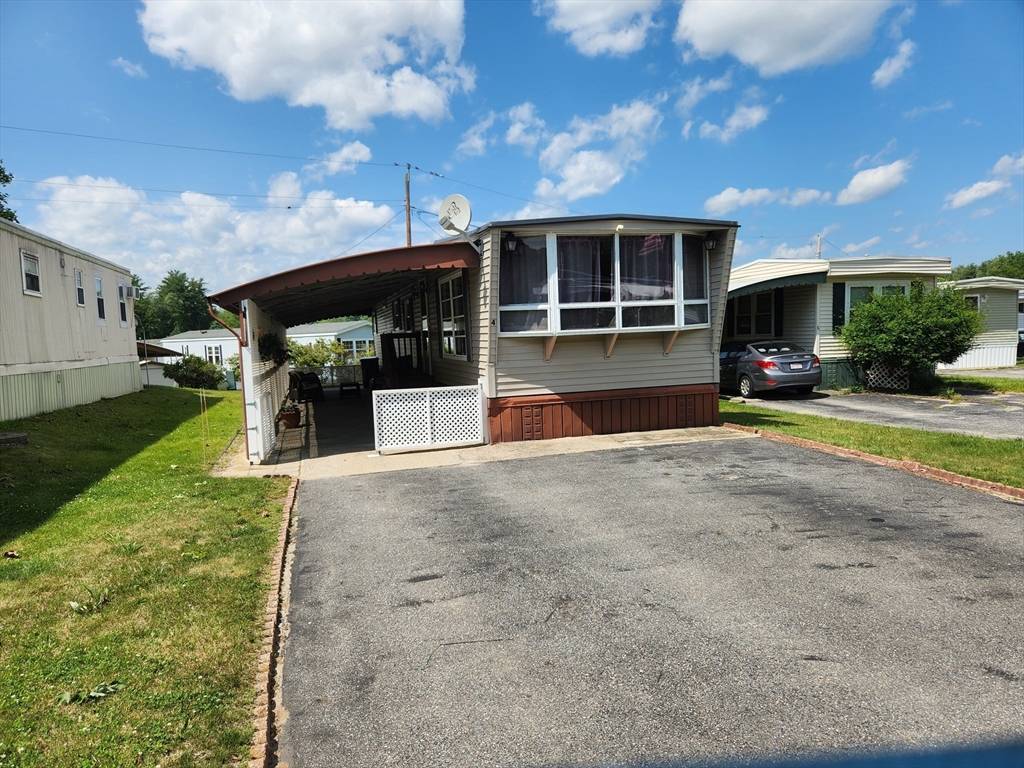 Leominster, MA 01453,556 Central Street #4