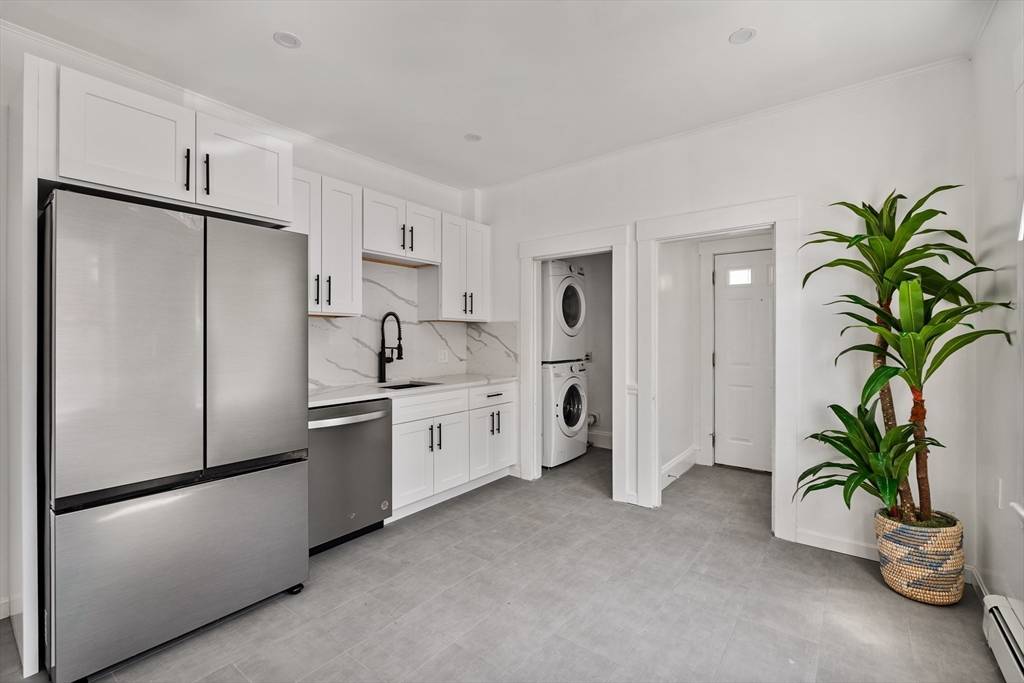 Quincy, MA 02171,279 E Squantum St #1