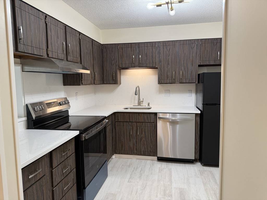 Reading, MA 01867,2 Summit Dr #47