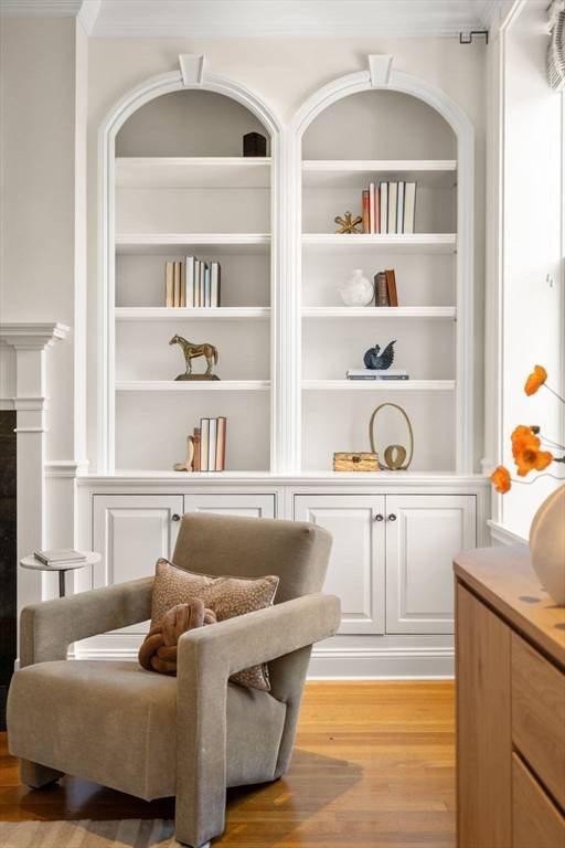 Boston, MA 02116,151 Beacon Street #4