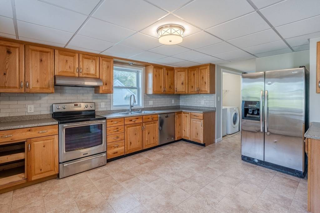 Blackstone, MA 01504,27 May St