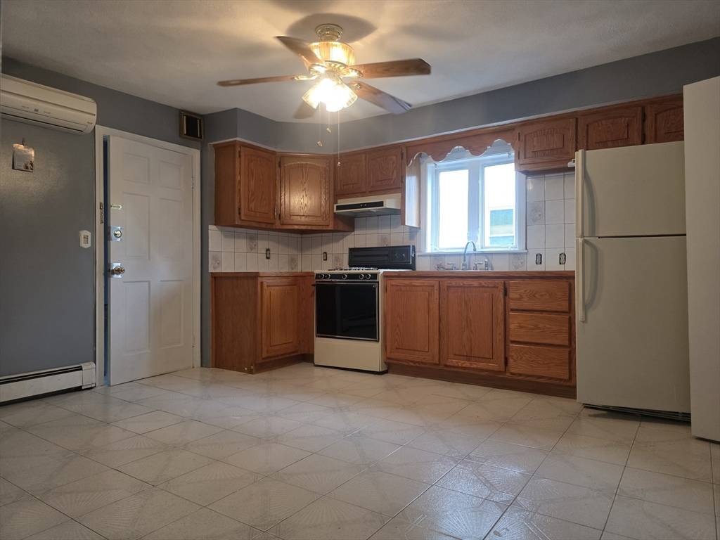 Taunton, MA 02780,63 Oak St #1