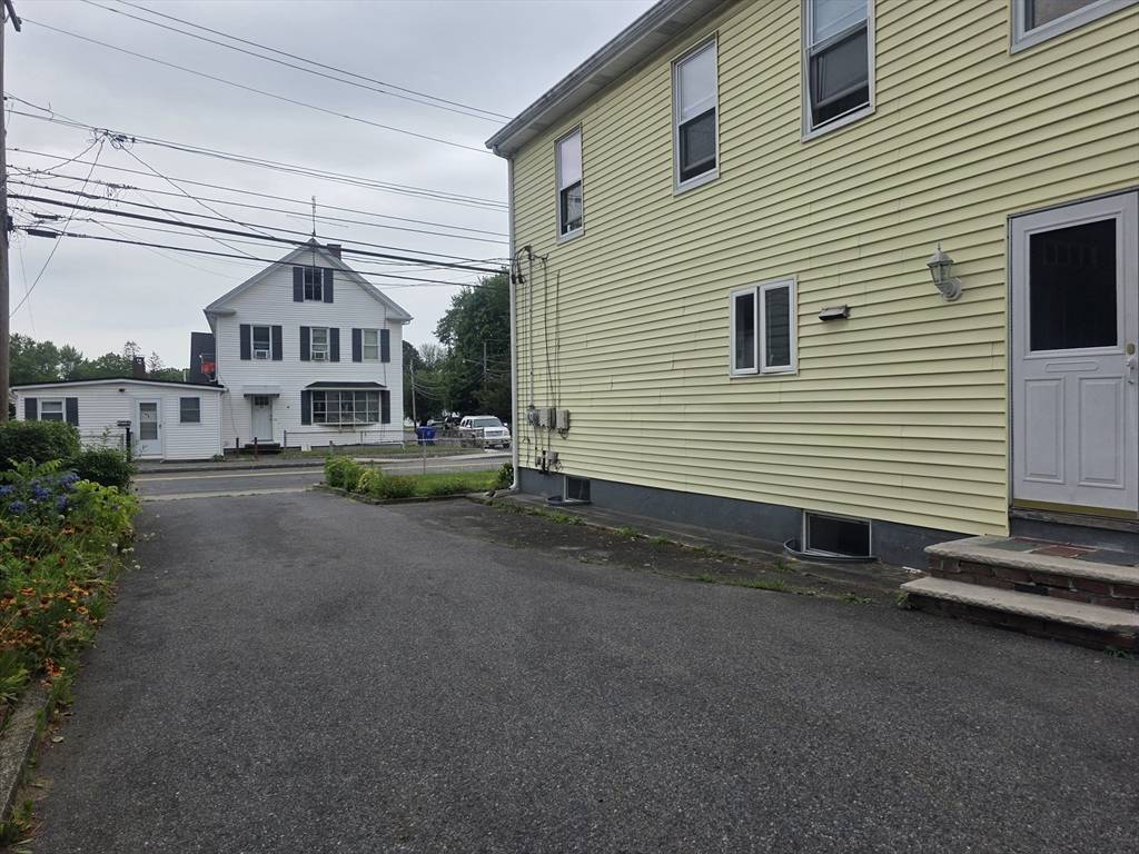 Taunton, MA 02780,63 Oak St #2
