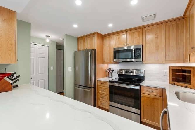 Stoneham, MA 02180,200 Ledgewood Drive #604