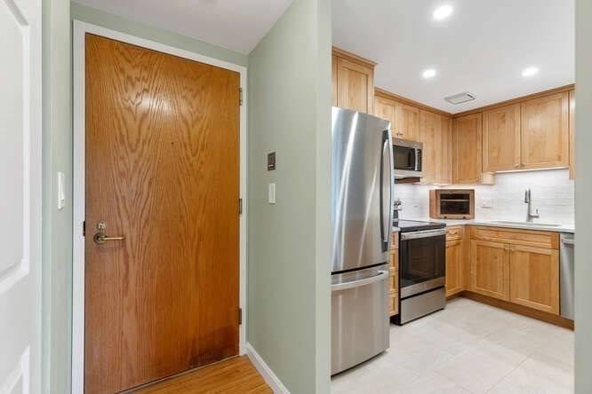 Stoneham, MA 02180,200 Ledgewood Drive #604