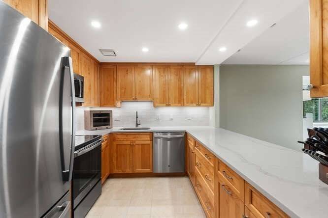 Stoneham, MA 02180,200 Ledgewood Drive #604