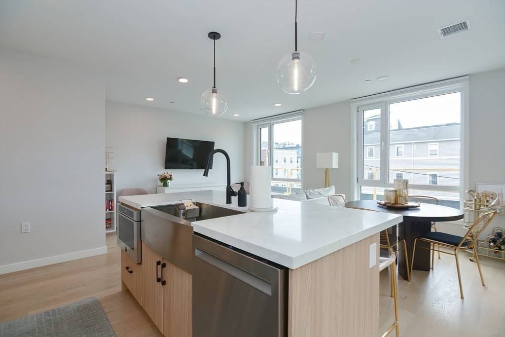 Boston, MA 02127,457 W Broadway #209