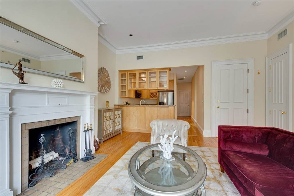 Boston, MA 02115,283 Commonwealth Ave #2