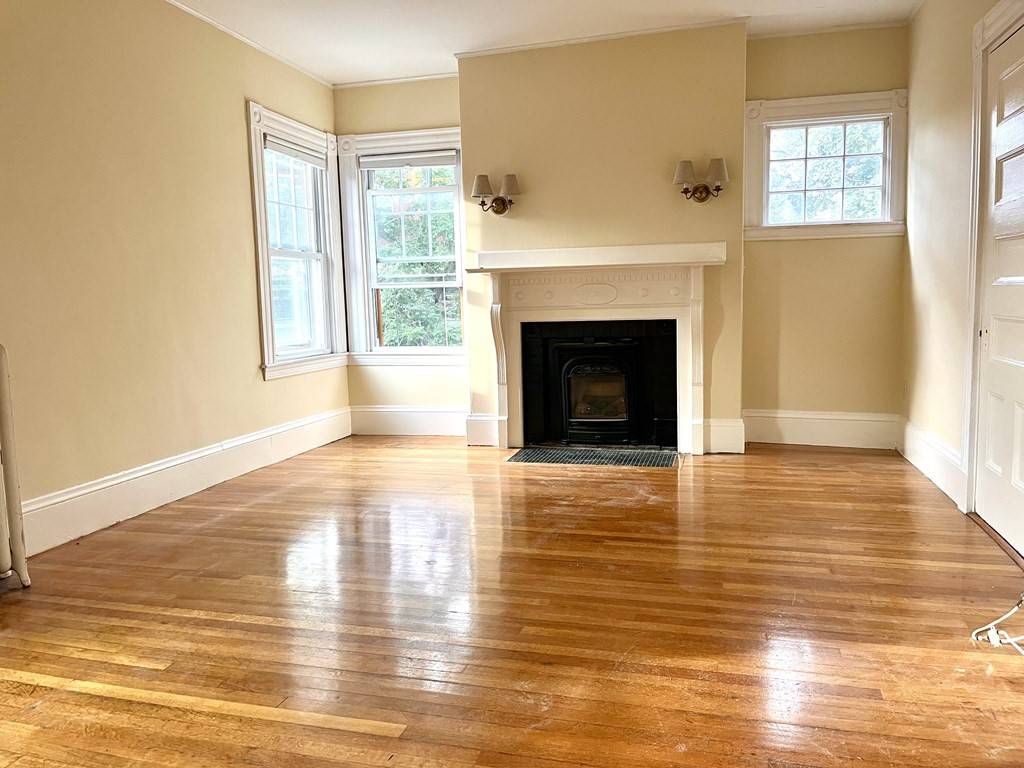 Brookline, MA 02446,15 Auburn #A