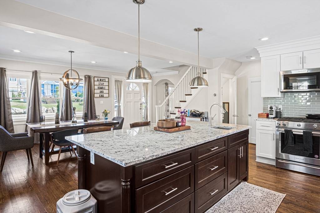 Woburn, MA 01801,6 Bow