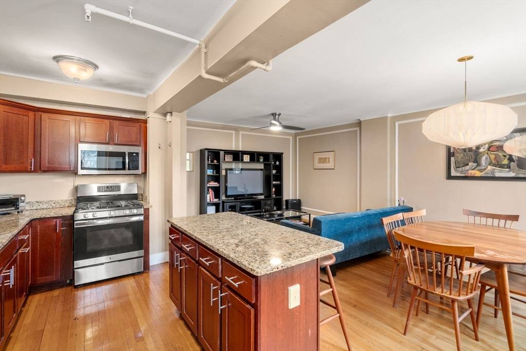 Brookline, MA 02446,1450-1454 Beacon St #301