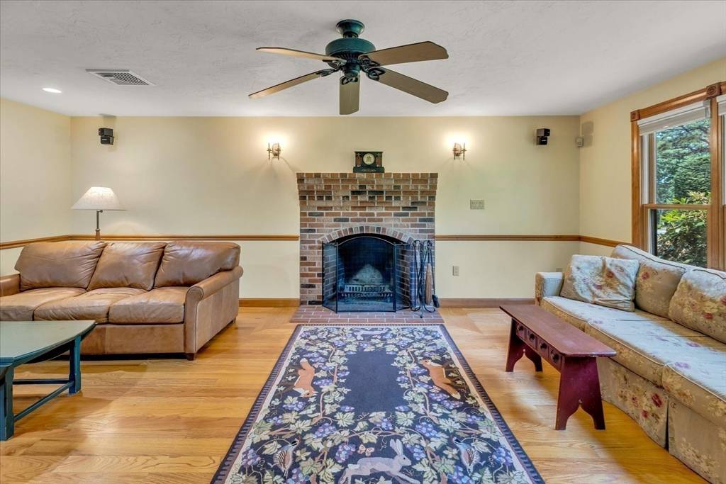 68 Whippoorwill Cir Mashpee, MA 02649