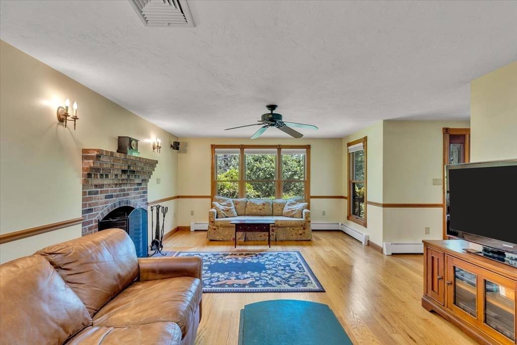 68 Whippoorwill Cir Mashpee, MA 02649