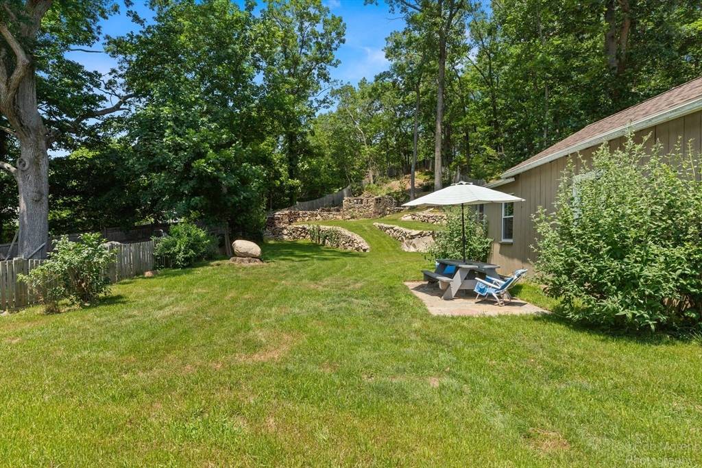 Saugus, MA 01906,10 Hillside Avenue