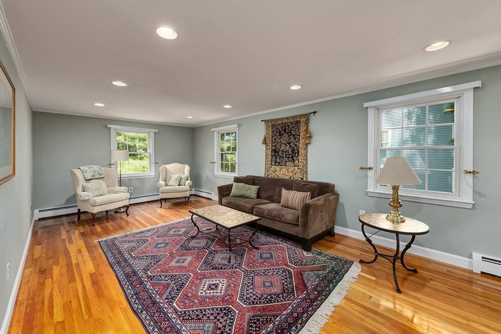 Topsfield, MA 01983,76 Parsonage Ln