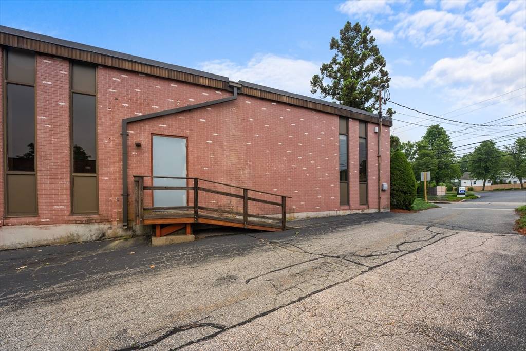 East Providence, RI 02914,680 Warren Av