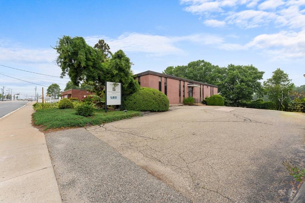 East Providence, RI 02914,680 Warren Av
