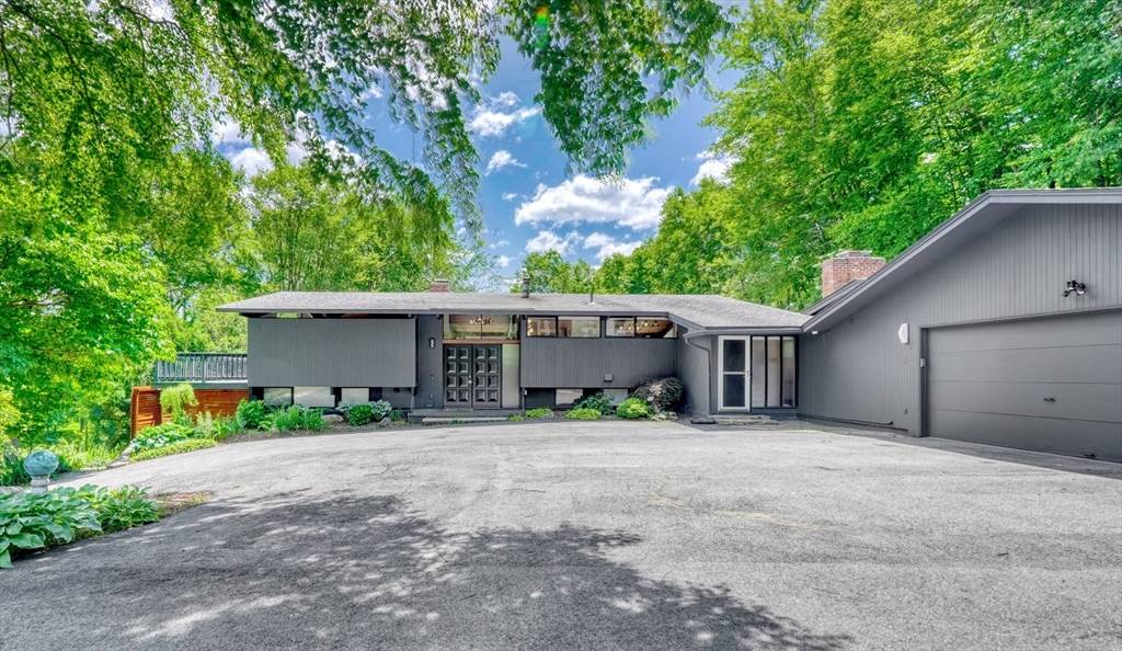 Southborough, MA 01772,15 Lovers Lane