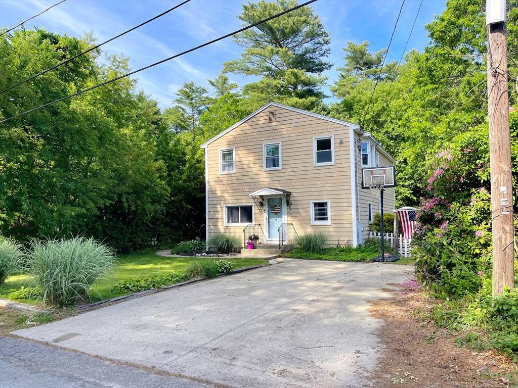 Pembroke, MA 02359,8 Sandy Lane