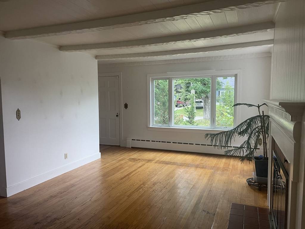 Spencer, MA 01562,3 Paxton Rd