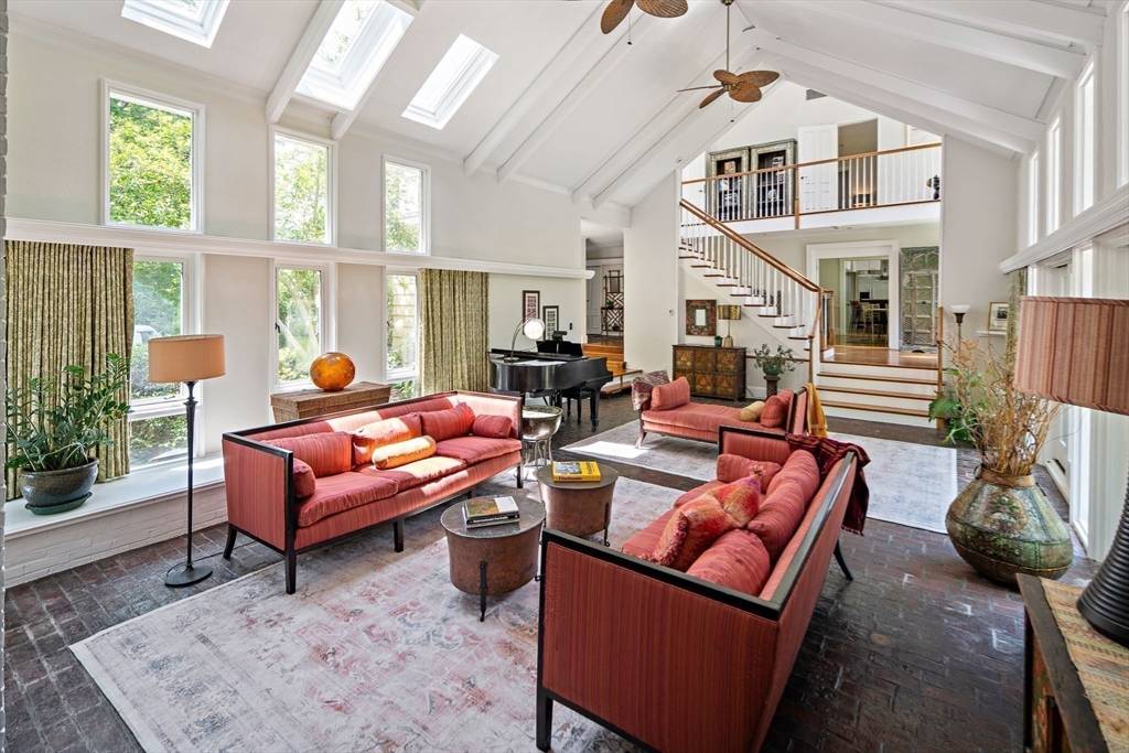 44 Ripley Hill Rd Concord, MA 01742