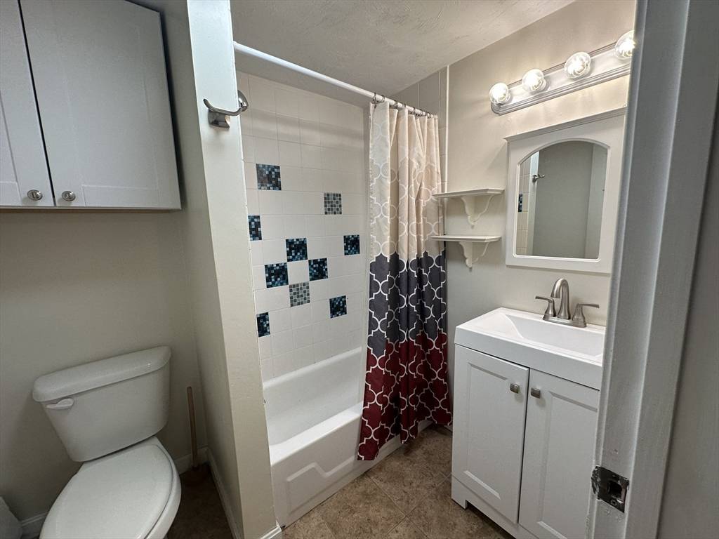Holbrook, MA 02343,42 Dale Rd