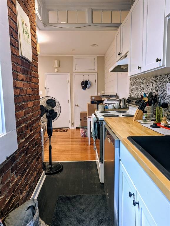 Brookline, MA 02446,93 Marion St. #8