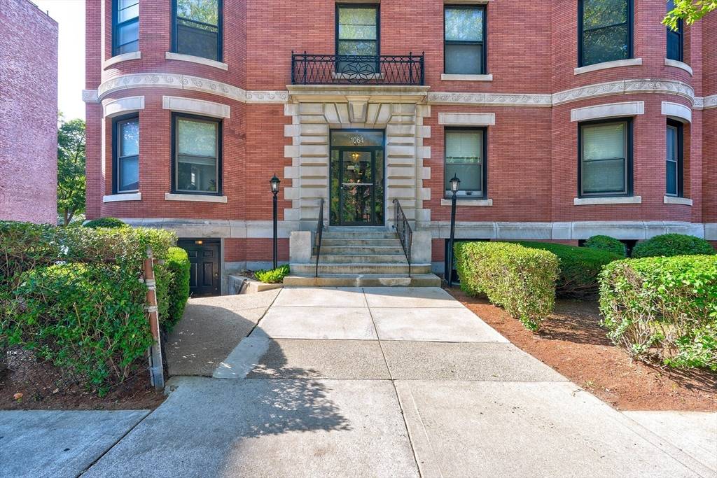 Brookline, MA 02446,1064 Beacon St #12A