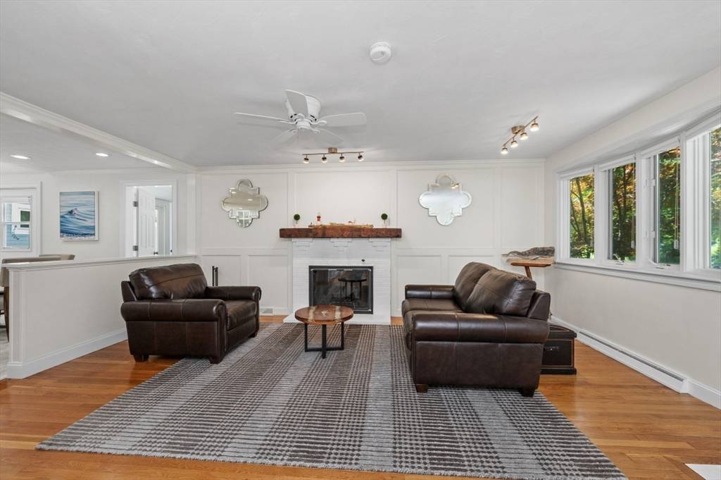 Medfield, MA 02052,14 Pound St