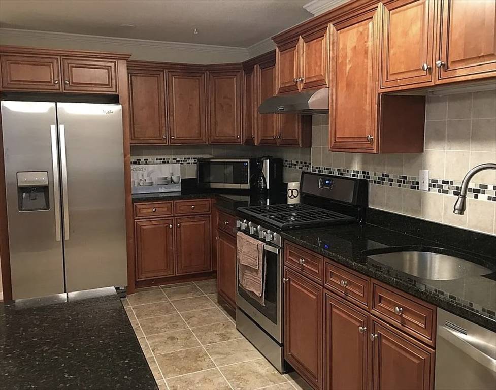 Boston, MA 02114,2 Hawthorne Place #15M