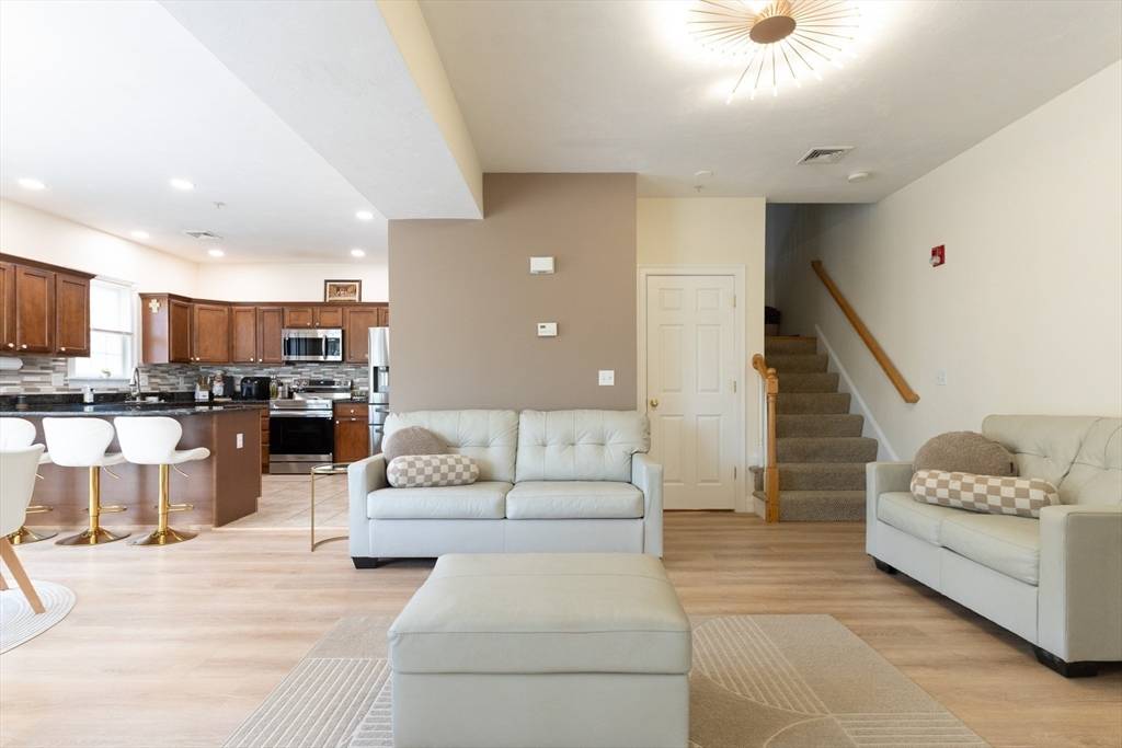 Hudson, MA 01749,6 Knotts St #6