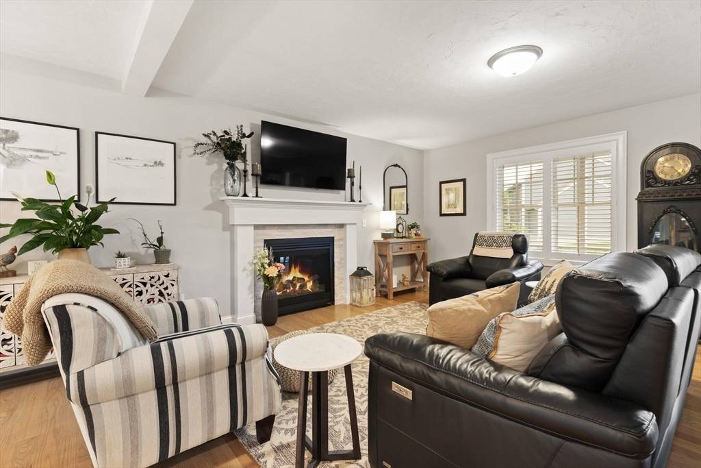 Taunton, MA 02780,187 Run Brook Cir