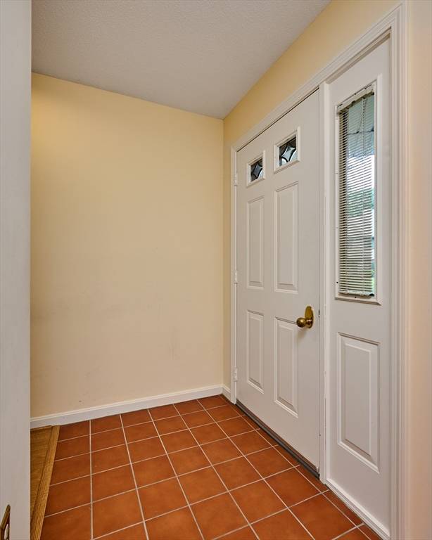 Amherst, MA 01002,23 Mcintosh Dr #23
