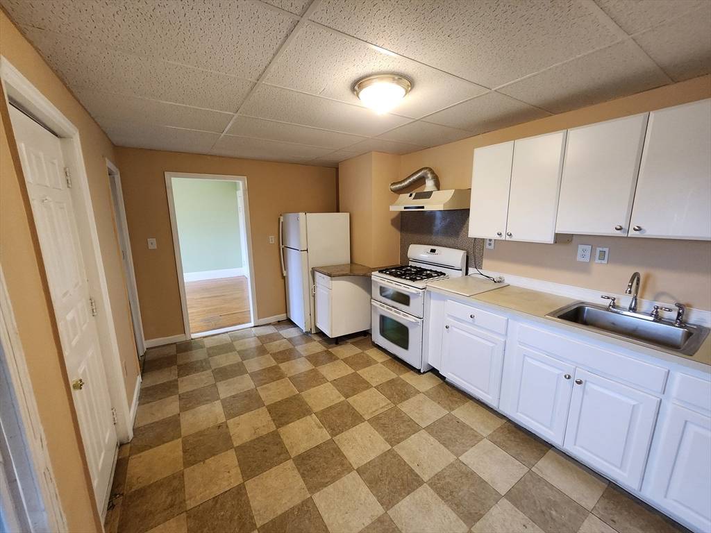 West Springfield, MA 01089,89 Worcester St #1R
