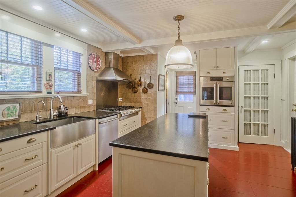 Longmeadow, MA 01106,1142 Longmeadow St