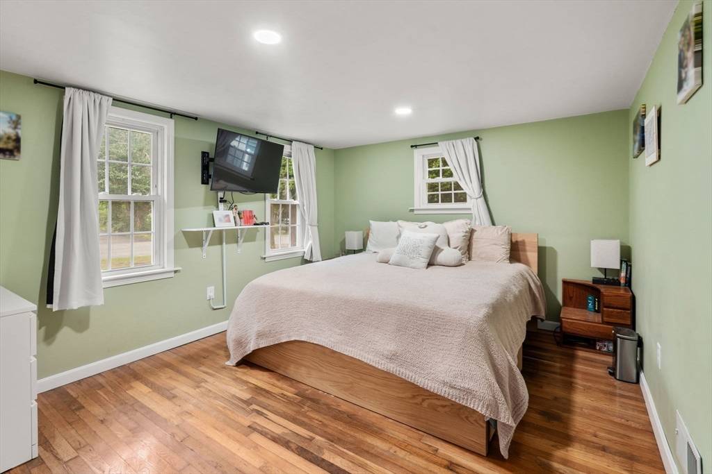 17 Center Hill Rd Kingston, MA 02364