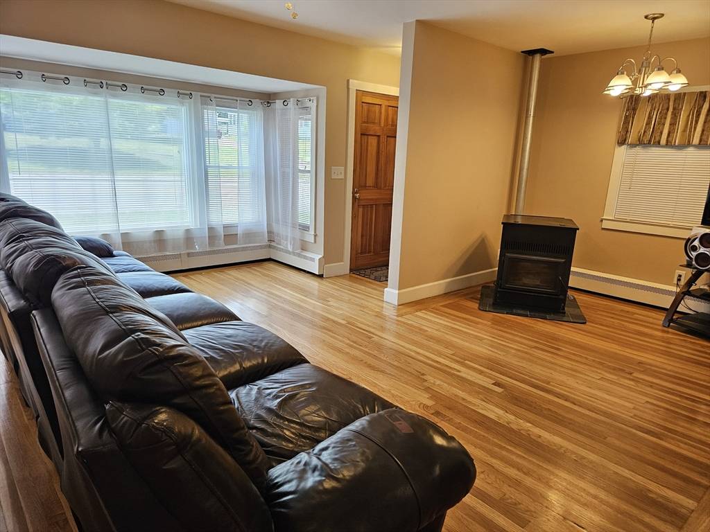 Lincoln, RI 02865,461 River Rd