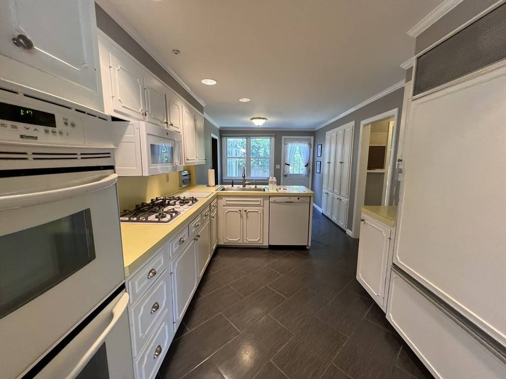Fall River, MA 02720,574 Florence St