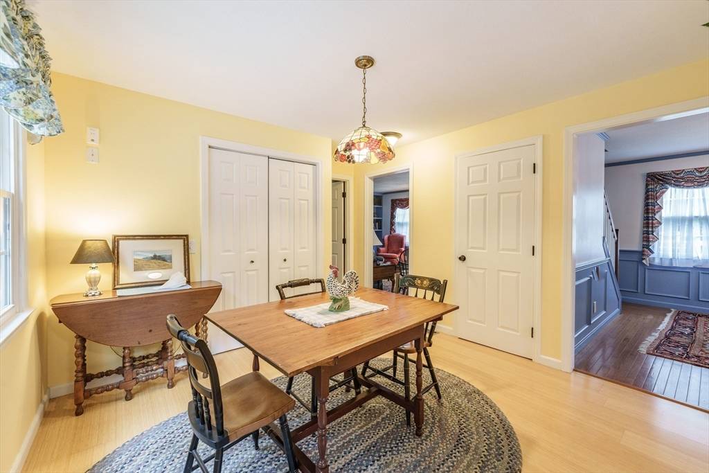 31 Glenwood Cir Longmeadow, MA 01106