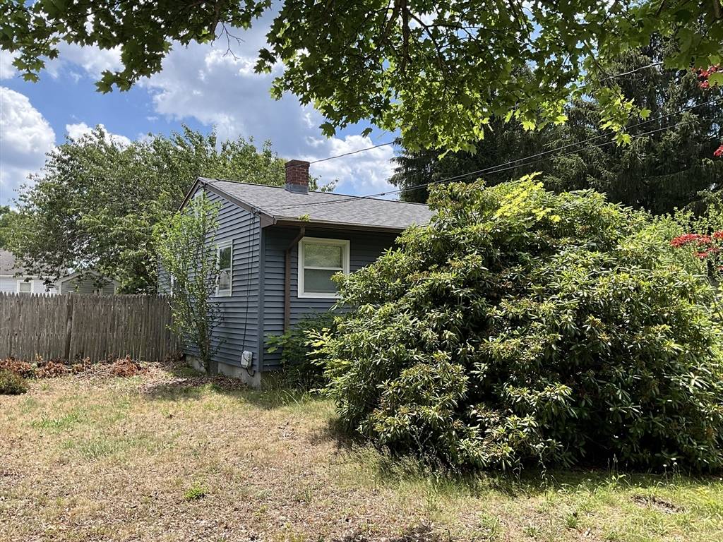 New Bedford, MA 02745,98 Cottonwood Rd