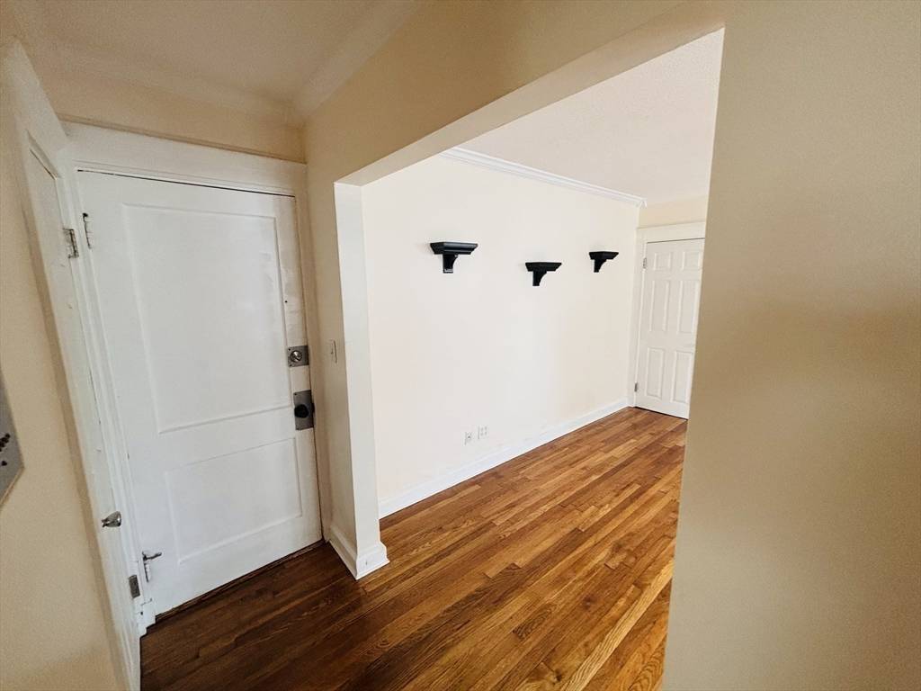 Everett, MA 02149,8 Walnut St #8