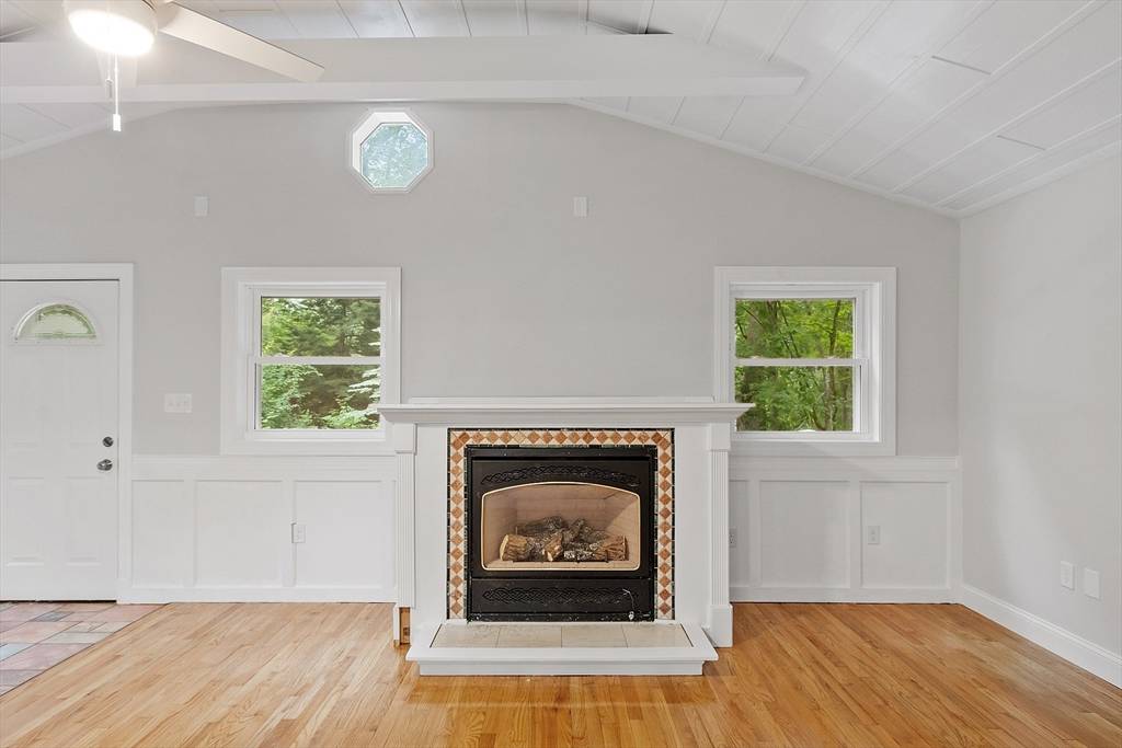 82 Old Boston Tpke Hubbardston, MA 01452
